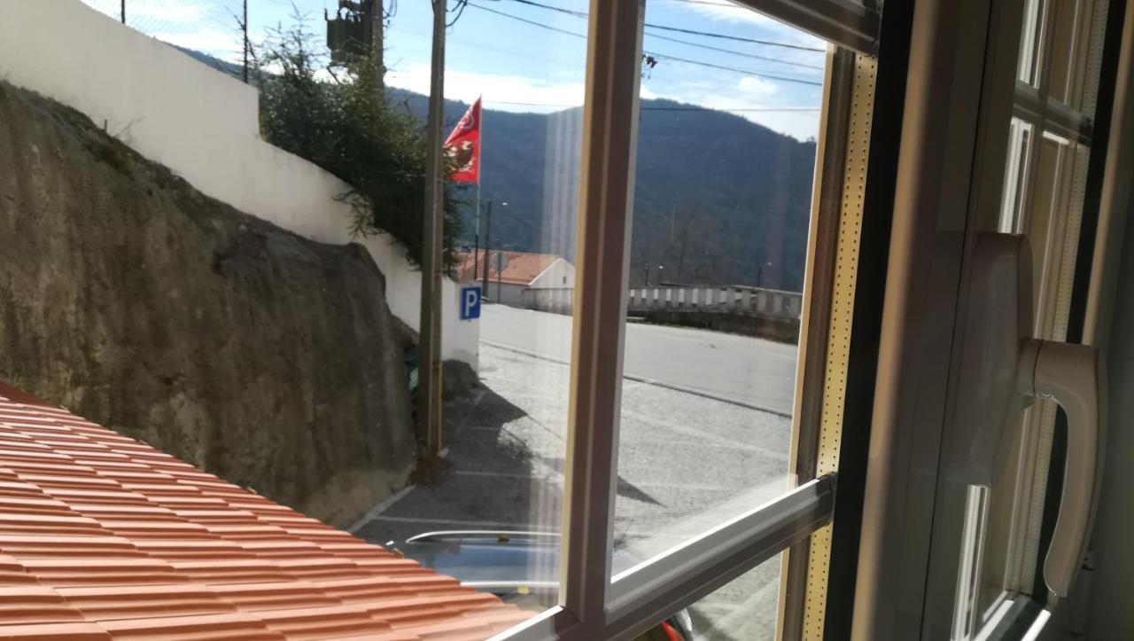 Casa Da Fonte Sagrada Hotel Loriga Ruang foto